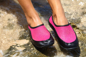Water shoes, swim shoe in Pink neoprene